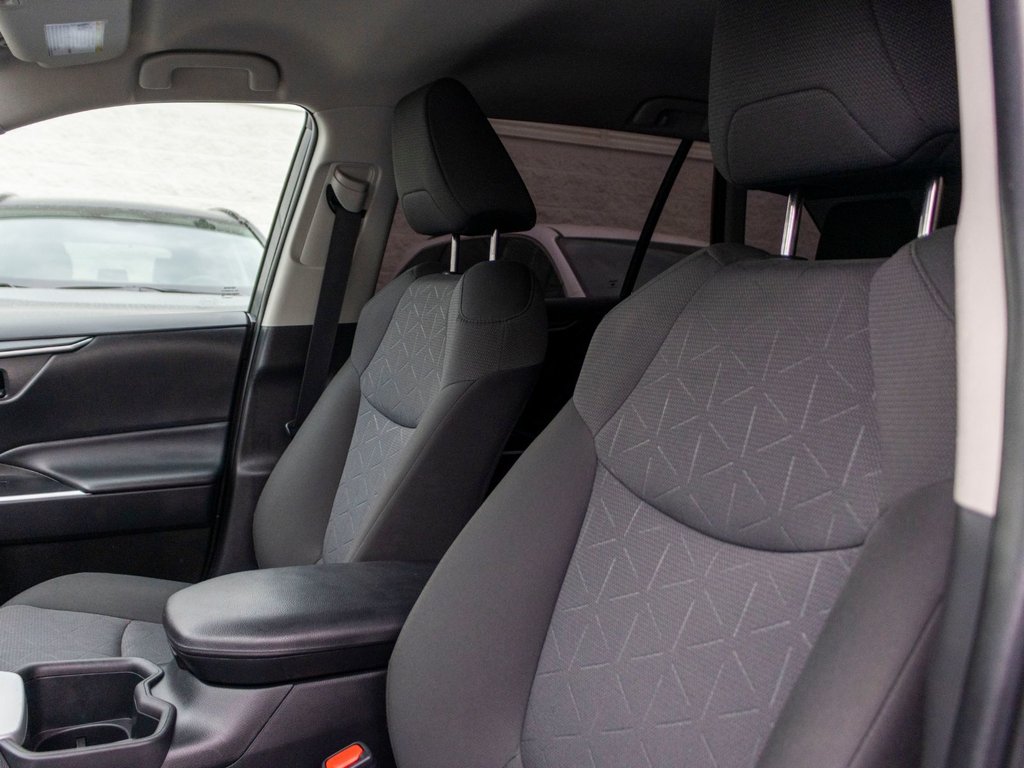 2022 Toyota RAV4 LE in Charlemagne, Quebec - 26 - w1024h768px