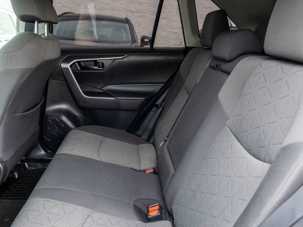 2022 Toyota RAV4 LE in Charlemagne, Quebec - 29 - w1024h768px