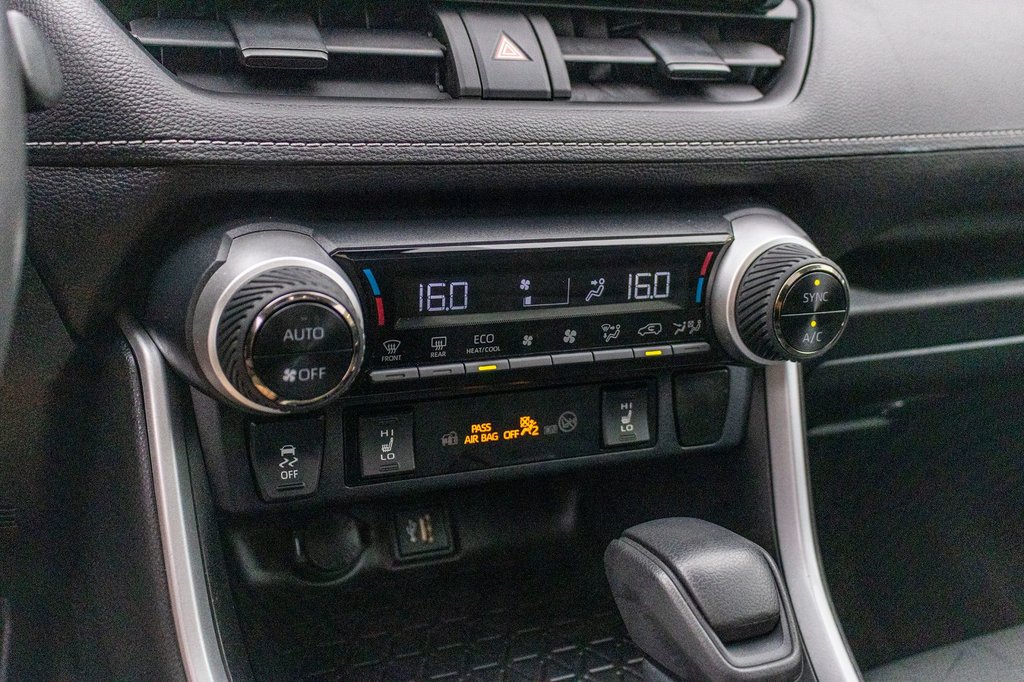 Toyota RAV4 Hybride XLE **JAMAIS ACCIDENTÉ+CARPLAY+CAMÉRA+MAG** 2023 à Charlemagne, Québec - 13 - w1024h768px
