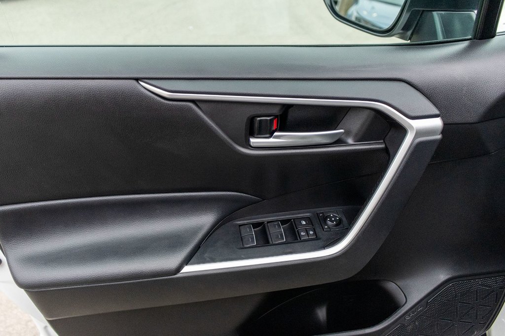 Toyota RAV4 Hybride XLE **JAMAIS ACCIDENTÉ+CARPLAY+CAMÉRA+MAG** 2023 à Charlemagne, Québec - 28 - w1024h768px