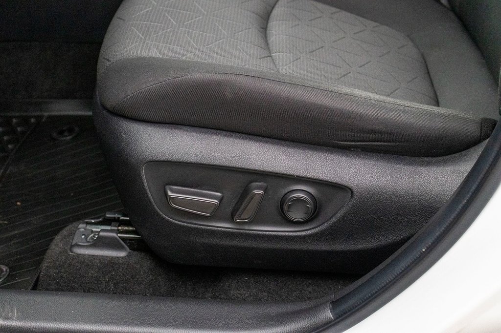 Toyota RAV4 Hybride XLE **JAMAIS ACCIDENTÉ+CARPLAY+CAMÉRA+MAG** 2023 à Charlemagne, Québec - 25 - w1024h768px