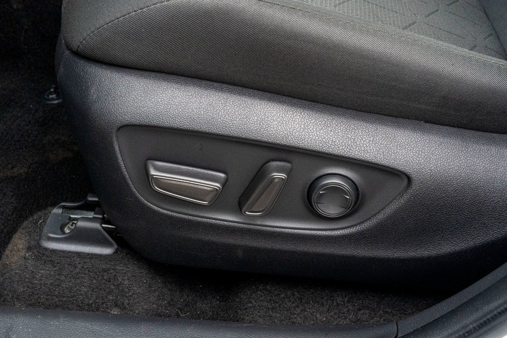 2023 Toyota RAV4 XLE AWD **JAMAIS ACCIDENTÉ** CARPLAY+CAMÉRA+MAG** in Charlemagne, Quebec - 20 - w1024h768px