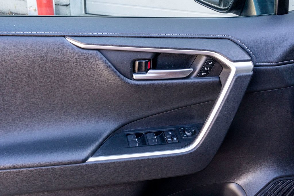 2023 Toyota RAV4 LIMITED **JAMAIS ACCIDENTÉ+CUIR+TOIT+19PO+CARPLAY* in Charlemagne, Quebec - 22 - w1024h768px