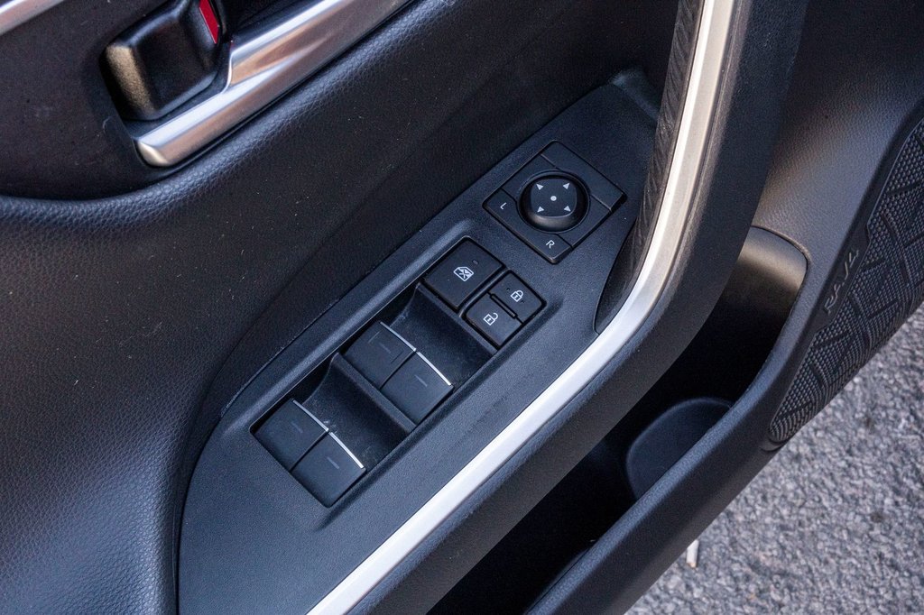 2023 Toyota RAV4 LIMITED **JAMAIS ACCIDENTÉ+CUIR+TOIT+19PO+CARPLAY* in Charlemagne, Quebec - 23 - w1024h768px