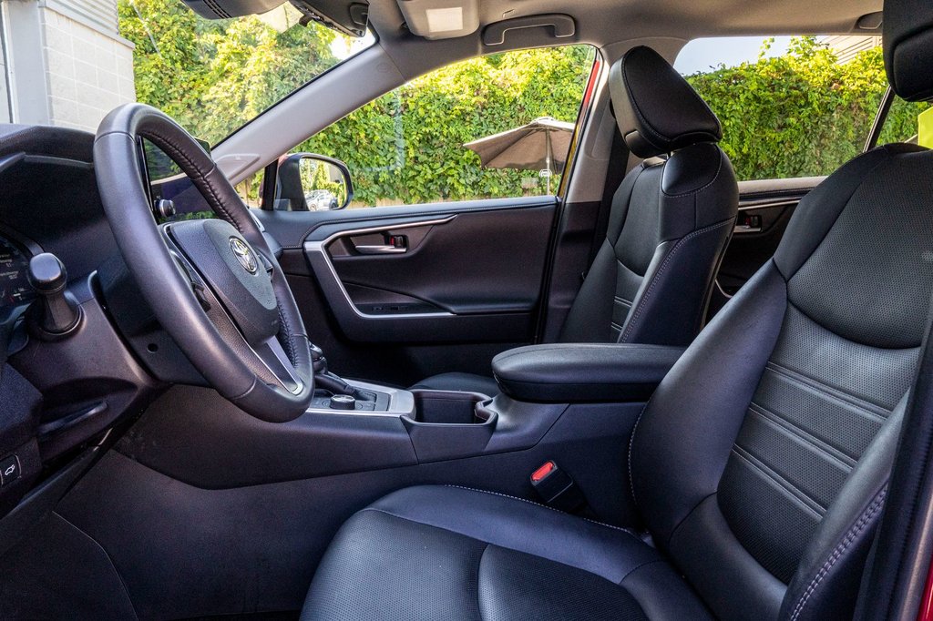 2023 Toyota RAV4 LIMITED **JAMAIS ACCIDENTÉ+CUIR+TOIT+19PO+CARPLAY* in Charlemagne, Quebec - 20 - w1024h768px