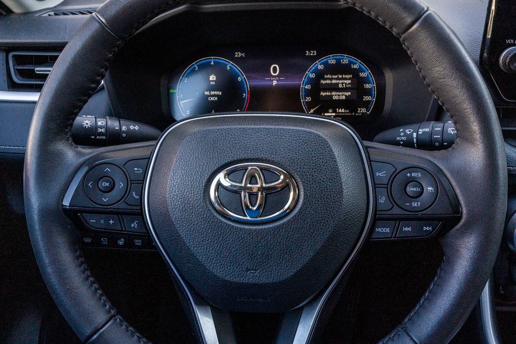 2023 Toyota RAV4 LIMITED **JAMAIS ACCIDENTÉ+CUIR+TOIT+19PO+CARPLAY* in Charlemagne, Quebec - 9 - w1024h768px