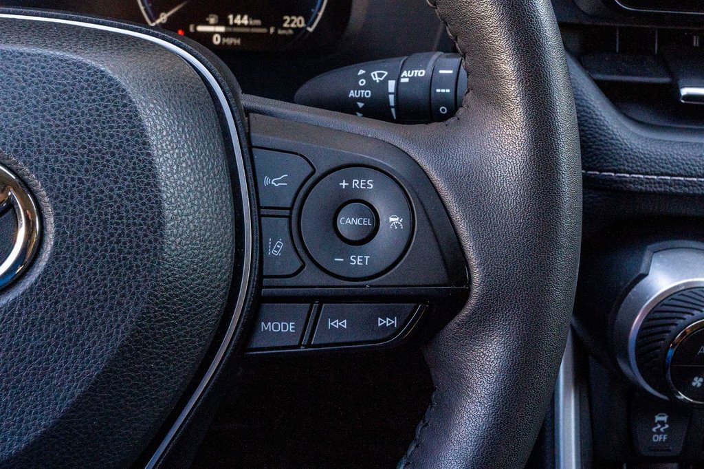 2023 Toyota RAV4 LIMITED **JAMAIS ACCIDENTÉ+CUIR+TOIT+19PO+CARPLAY* in Charlemagne, Quebec - 11 - w1024h768px