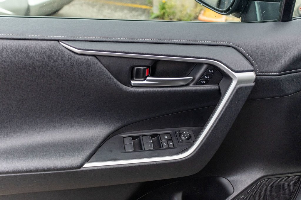 2023 Toyota RAV4 LIMITED **JAMAIS ACCIDENTÉ+CUIR+TOIT+19PO+CARPLAY* in Charlemagne, Quebec - 32 - w1024h768px
