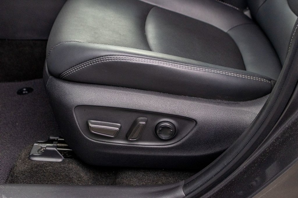 2023 Toyota RAV4 LIMITED **JAMAIS ACCIDENTÉ+CUIR+TOIT+19PO+CARPLAY* in Charlemagne, Quebec - 28 - w1024h768px