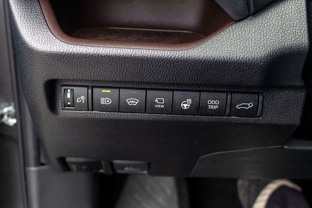 2023 Toyota RAV4 LIMITED **JAMAIS ACCIDENTÉ+CUIR+TOIT+19PO+CARPLAY* in Charlemagne, Quebec - 25 - w1024h768px