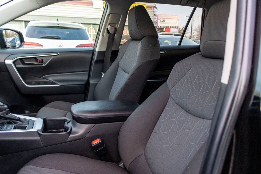 2023 Toyota RAV4 LE AWD **JAMAIS ACCIDENTÉ+CARPLAY+CAMÉRA** in Charlemagne, Quebec - 25 - w1024h768px