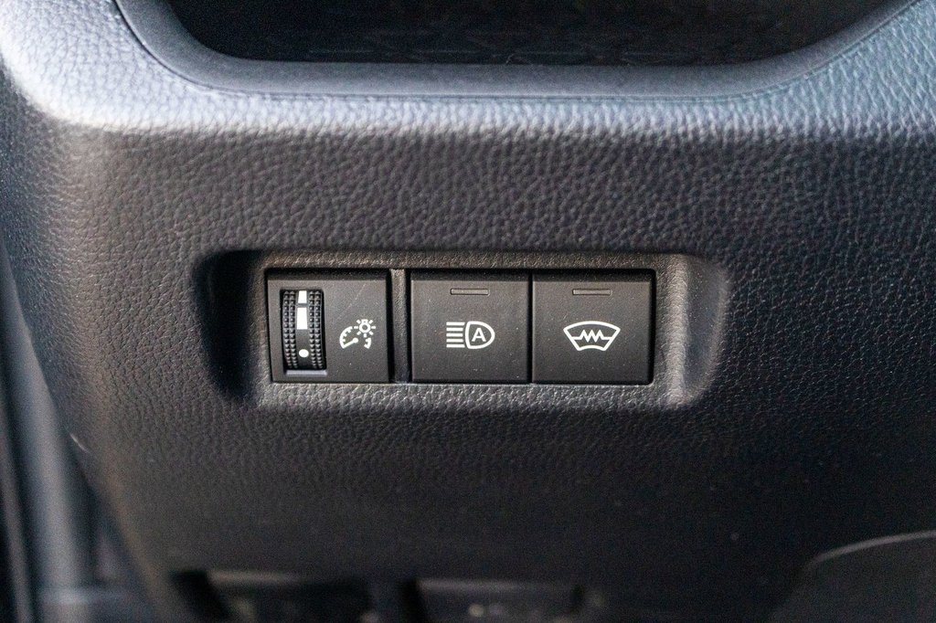 2023 Toyota RAV4 LE AWD **JAMAIS ACCIDENTÉ+CARPLAY+CAMÉRA** in Charlemagne, Quebec - 21 - w1024h768px