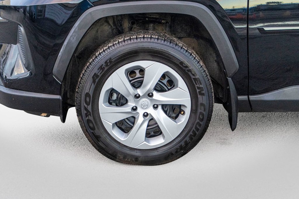 2023 Toyota RAV4 LE AWD **JAMAIS ACCIDENTÉ+CARPLAY+CAMÉRA** in Charlemagne, Quebec - 34 - w1024h768px