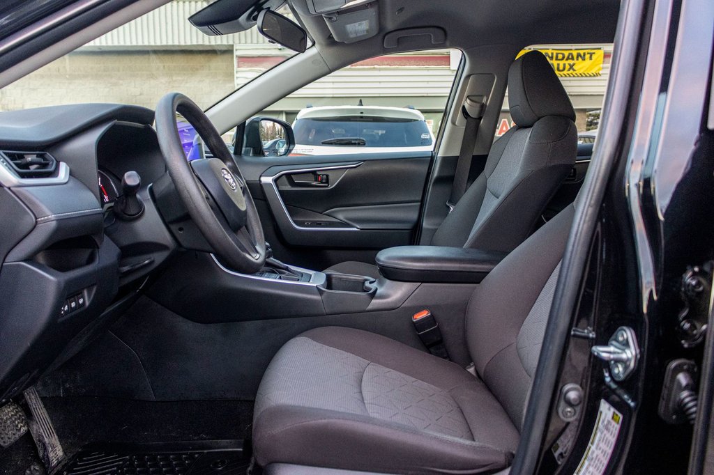 2023 Toyota RAV4 LE AWD **JAMAIS ACCIDENTÉ+CARPLAY+CAMÉRA** in Charlemagne, Quebec - 23 - w1024h768px