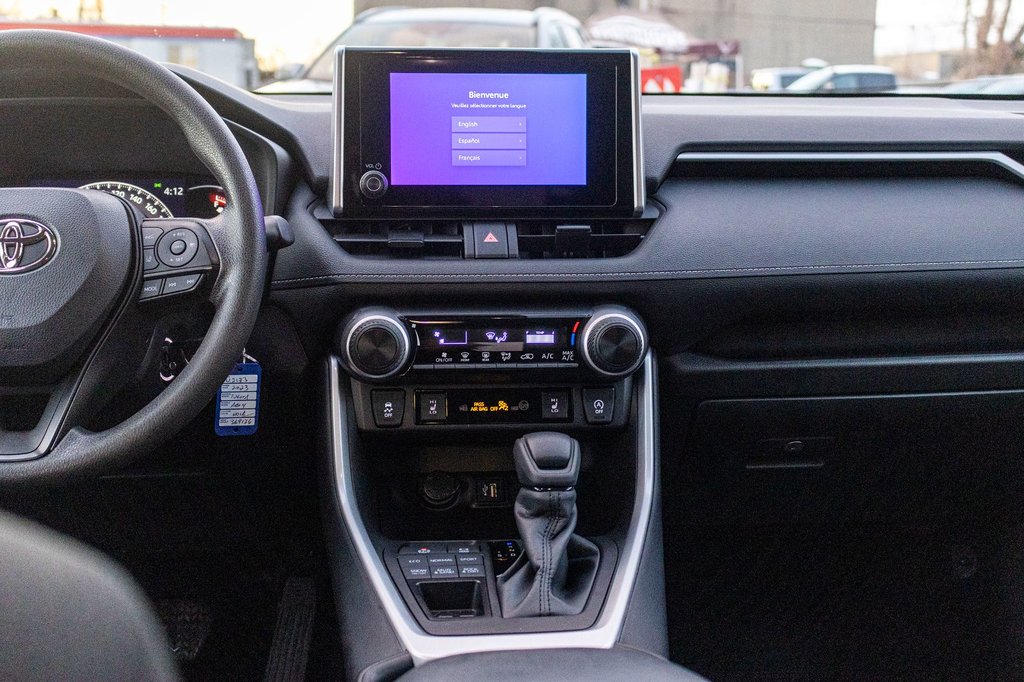 2023 Toyota RAV4 LE AWD **JAMAIS ACCIDENTÉ+CARPLAY+CAMÉRA** in Charlemagne, Quebec - 8 - w1024h768px