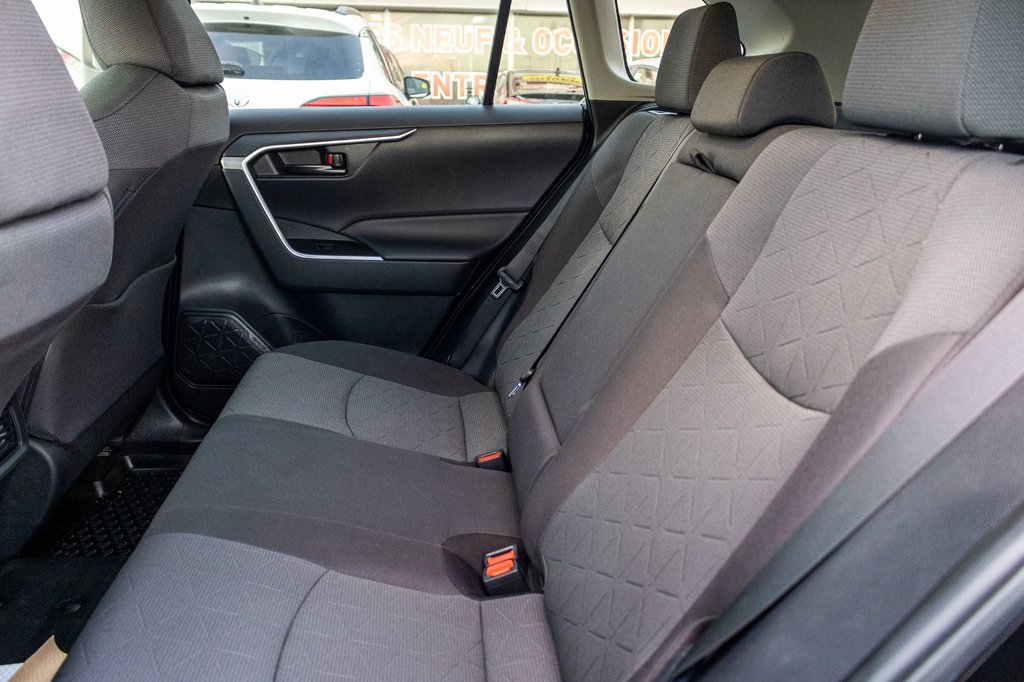 2023 Toyota RAV4 LE AWD **JAMAIS ACCIDENTÉ+CARPLAY+CAMÉRA** in Charlemagne, Quebec - 27 - w1024h768px