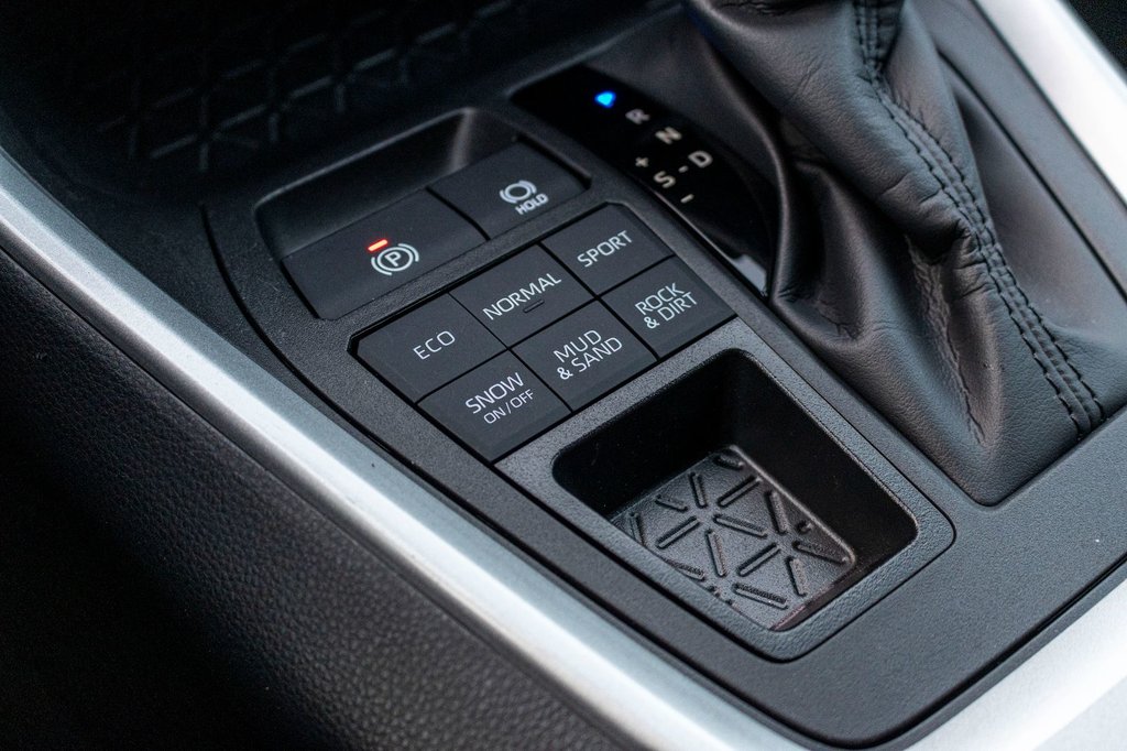 2023 Toyota RAV4 LE AWD **JAMAIS ACCIDENTÉ+CARPLAY+CAMÉRA** in Charlemagne, Quebec - 16 - w1024h768px