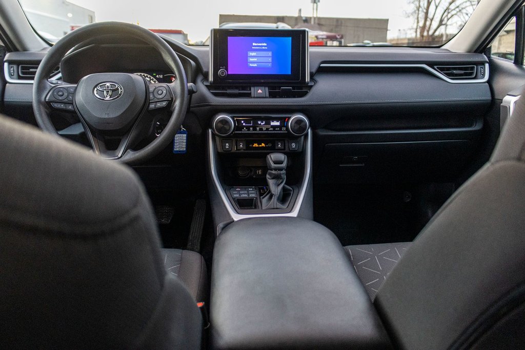 2023 Toyota RAV4 LE AWD **JAMAIS ACCIDENTÉ+CARPLAY+CAMÉRA** in Charlemagne, Quebec - 22 - w1024h768px
