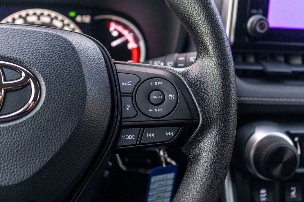 2023 Toyota RAV4 LE AWD **JAMAIS ACCIDENTÉ+CARPLAY+CAMÉRA** in Charlemagne, Quebec - 12 - w1024h768px