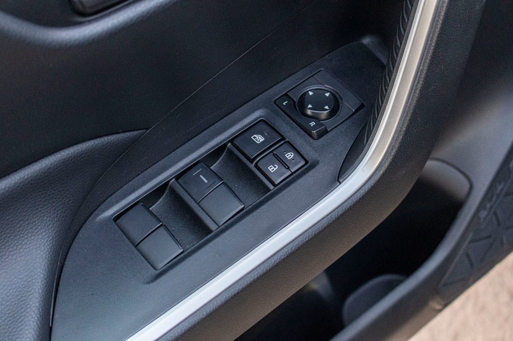 2023 Toyota RAV4 LE AWD **JAMAIS ACCIDENTÉ+CARPLAY+CAMÉRA** in Charlemagne, Quebec - 28 - w1024h768px