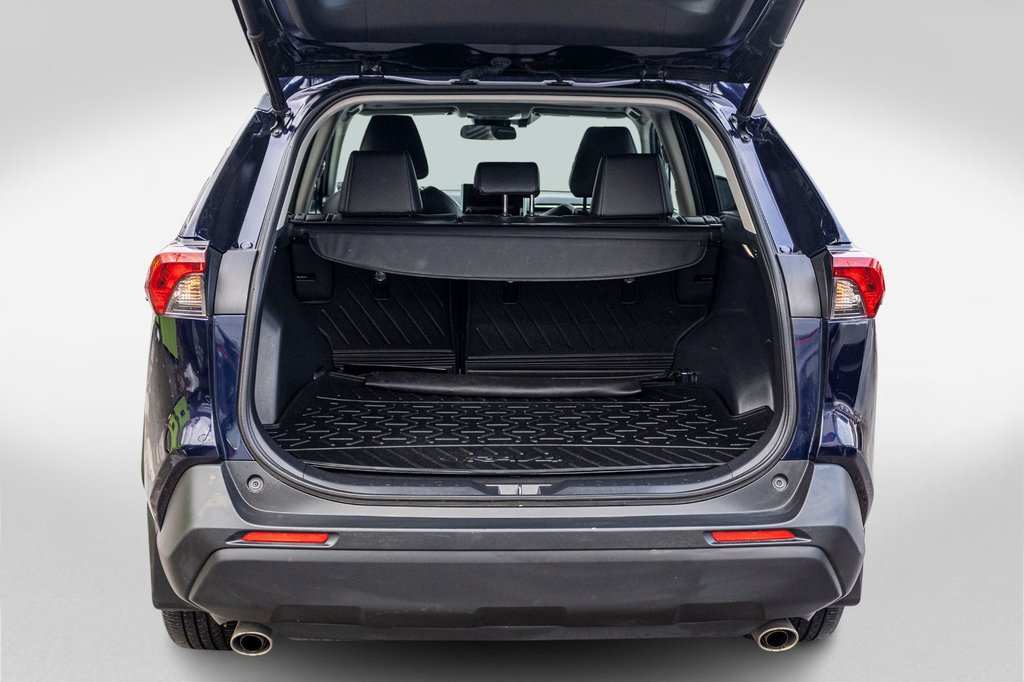 2023 Toyota RAV4 XLE PREMIUM **JAMAIS ACCIDENTÉ+CUIR+TOIT+19PO** in Charlemagne, Quebec - 33 - w1024h768px