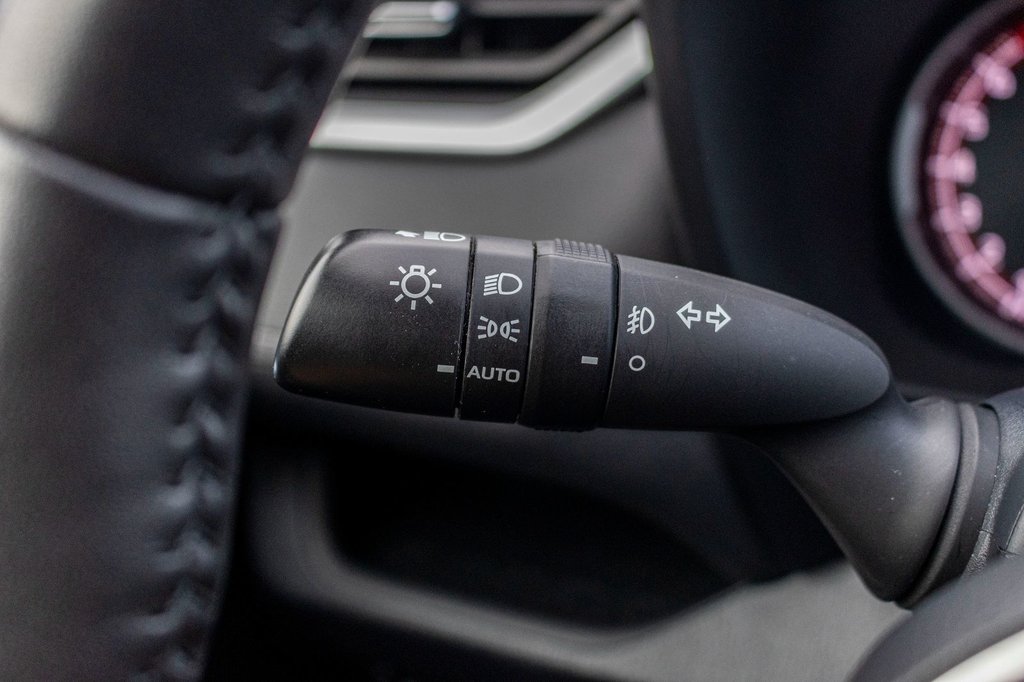 2023 Toyota RAV4 XLE PREMIUM **JAMAIS ACCIDENTÉ+CUIR+TOIT+19PO** in Charlemagne, Quebec - 20 - w1024h768px