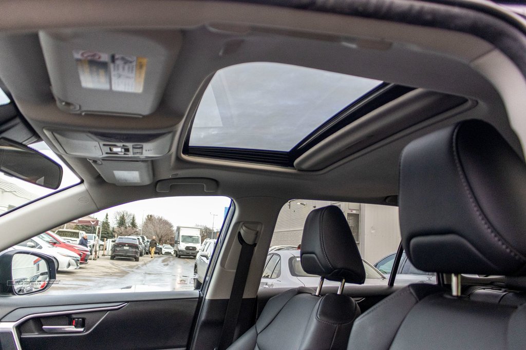 2023 Toyota RAV4 XLE PREMIUM **JAMAIS ACCIDENTÉ+CUIR+TOIT+19PO** in Charlemagne, Quebec - 28 - w1024h768px
