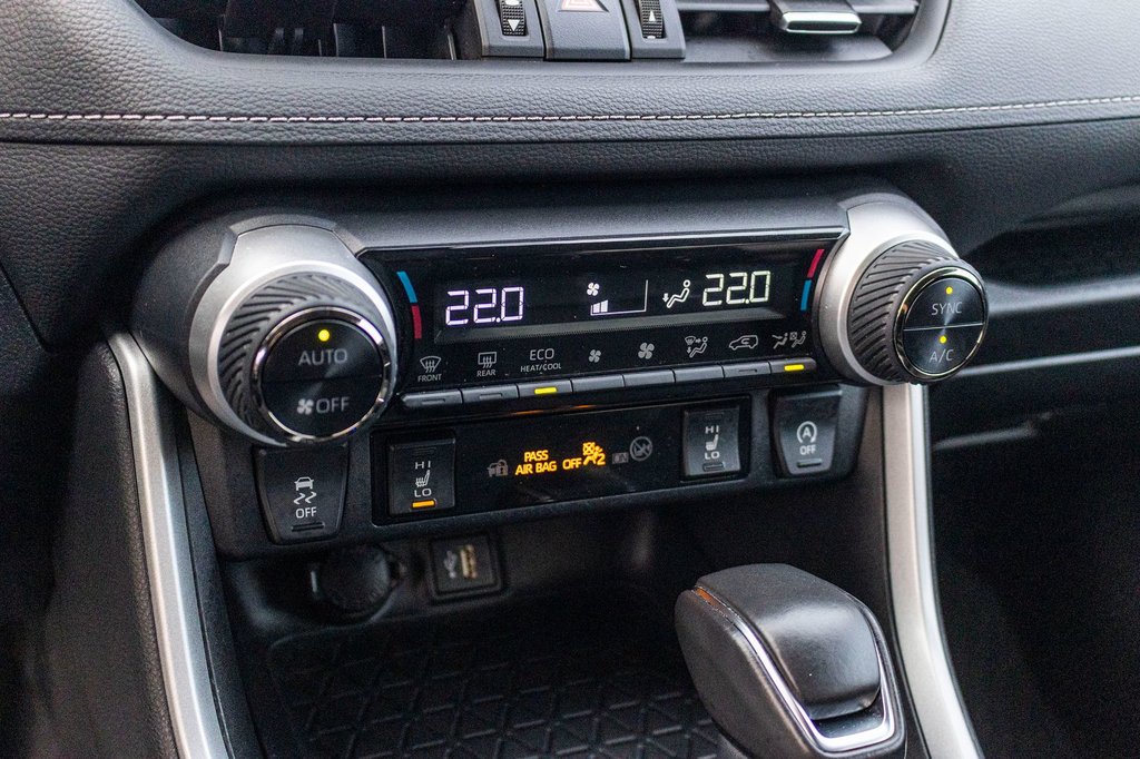2023 Toyota RAV4 XLE PREMIUM **JAMAIS ACCIDENTÉ+CUIR+TOIT+19PO** in Charlemagne, Quebec - 14 - w1024h768px