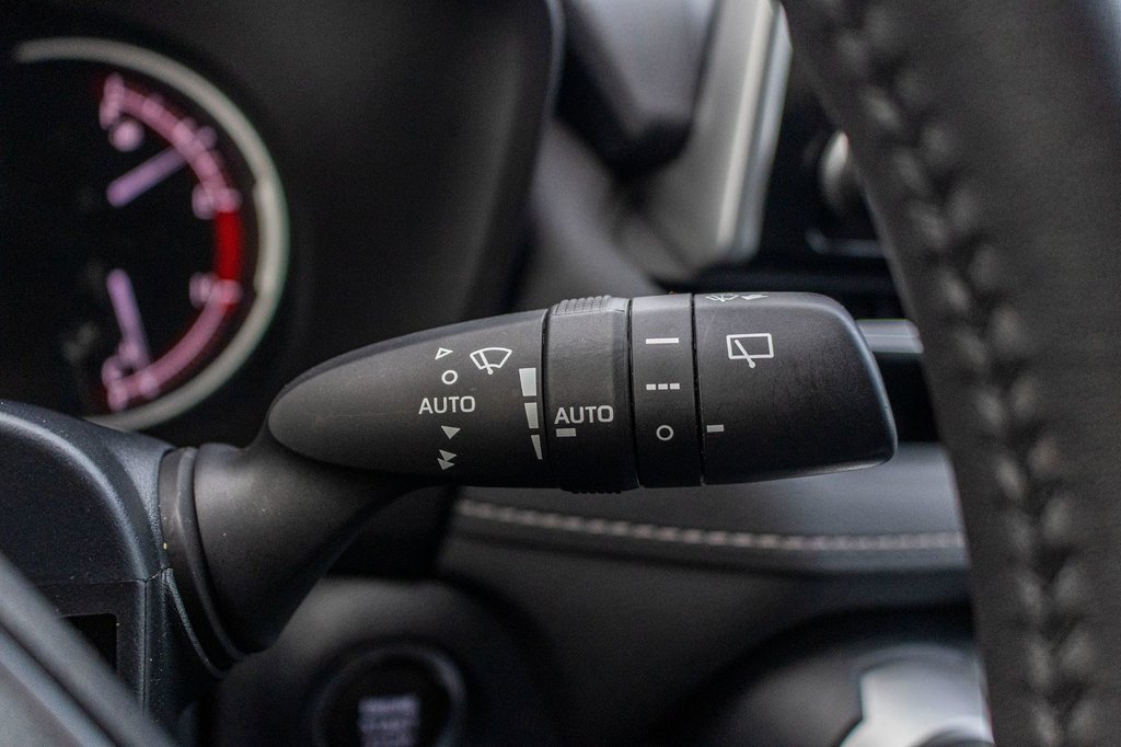2023 Toyota RAV4 XLE PREMIUM **JAMAIS ACCIDENTÉ+CUIR+TOIT+19PO** in Charlemagne, Quebec - 21 - w1024h768px