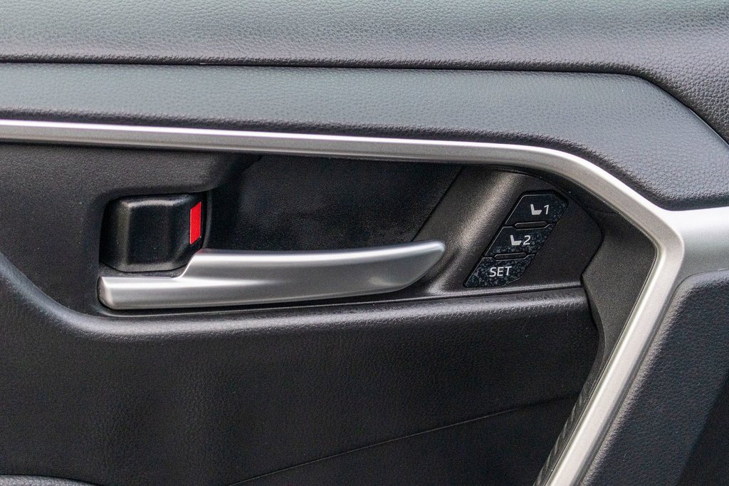 2023 Toyota RAV4 XLE PREMIUM **JAMAIS ACCIDENTÉ+CUIR+TOIT+19PO** in Charlemagne, Quebec - 31 - w1024h768px