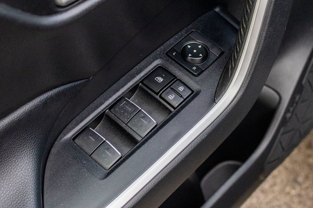 2023 Toyota RAV4 XLE PREMIUM **JAMAIS ACCIDENTÉ+CUIR+TOIT+19PO** in Charlemagne, Quebec - 30 - w1024h768px