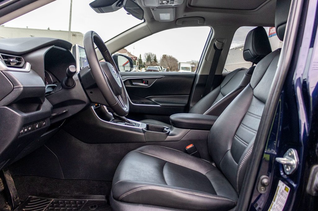 2023 Toyota RAV4 XLE PREMIUM **JAMAIS ACCIDENTÉ+CUIR+TOIT+19PO** in Charlemagne, Quebec - 25 - w1024h768px