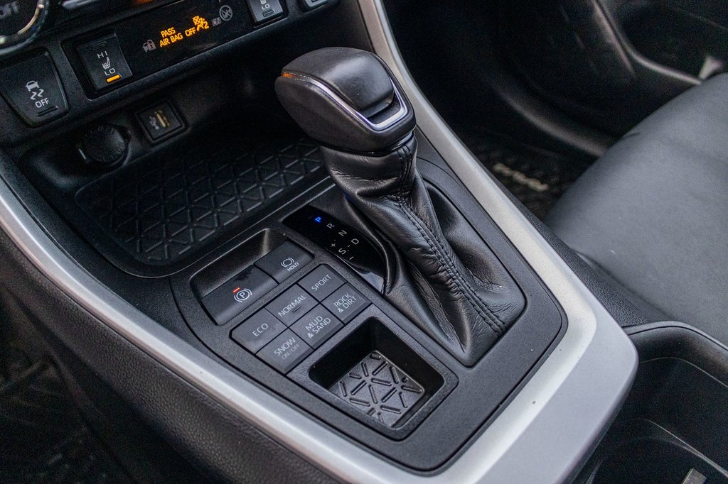 2023 Toyota RAV4 XLE PREMIUM **JAMAIS ACCIDENTÉ+CUIR+TOIT+19PO** in Charlemagne, Quebec - 15 - w1024h768px