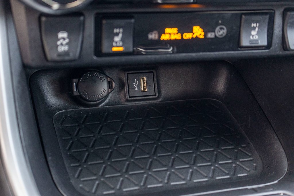 2023 Toyota RAV4 XLE PREMIUM **JAMAIS ACCIDENTÉ+CUIR+TOIT+19PO** in Charlemagne, Quebec - 17 - w1024h768px