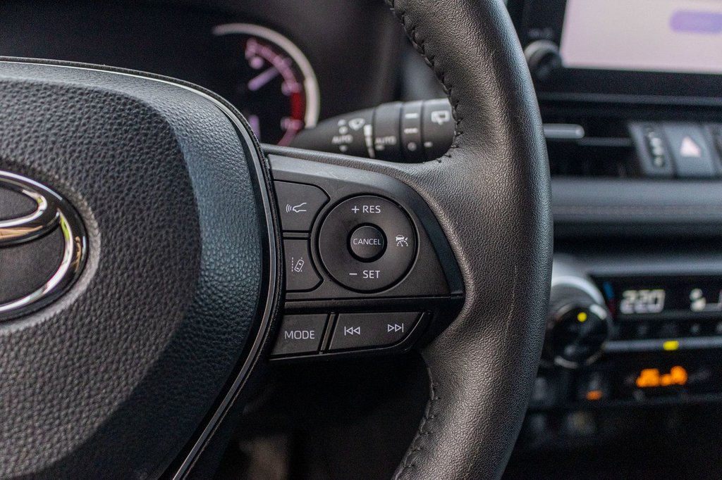 2023 Toyota RAV4 XLE PREMIUM **JAMAIS ACCIDENTÉ+CUIR+TOIT+19PO** in Charlemagne, Quebec - 12 - w1024h768px
