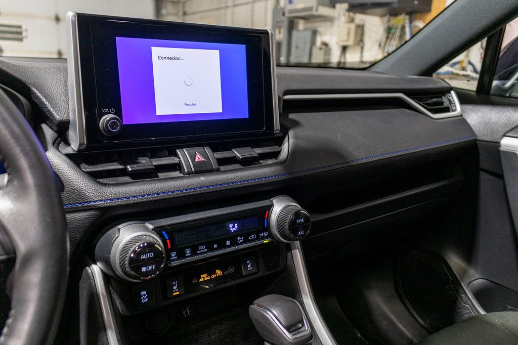 2023 Toyota RAV4 Hybride SE **JAMAIS ACCIDENTÉ+TOIT+CARPLAY+CAMÉRA+MAG** in Charlemagne, Quebec - 12 - w1024h768px