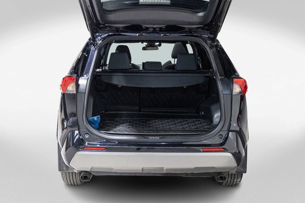 2023 Toyota RAV4 Hybride SE **JAMAIS ACCIDENTÉ+TOIT+CARPLAY+CAMÉRA+MAG** in Charlemagne, Quebec - 29 - w1024h768px