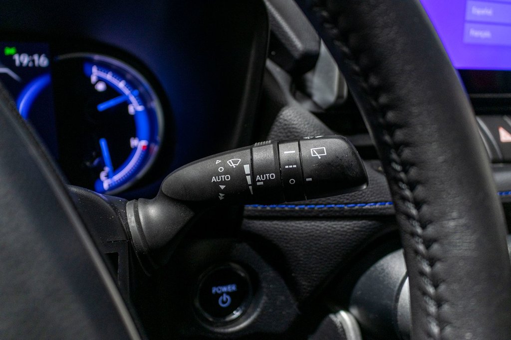 2023 Toyota RAV4 Hybride SE **JAMAIS ACCIDENTÉ+TOIT+CARPLAY+CAMÉRA+MAG** in Charlemagne, Quebec - 19 - w1024h768px