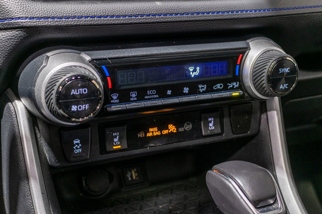 2023 Toyota RAV4 Hybride SE **JAMAIS ACCIDENTÉ+TOIT+CARPLAY+CAMÉRA+MAG** in Charlemagne, Quebec - 13 - w1024h768px