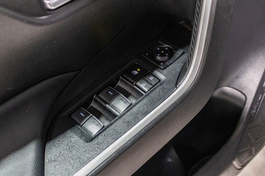 2023 Toyota RAV4 Hybride SE **JAMAIS ACCIDENTÉ+TOIT+CARPLAY+CAMÉRA+MAG** in Charlemagne, Quebec - 26 - w1024h768px