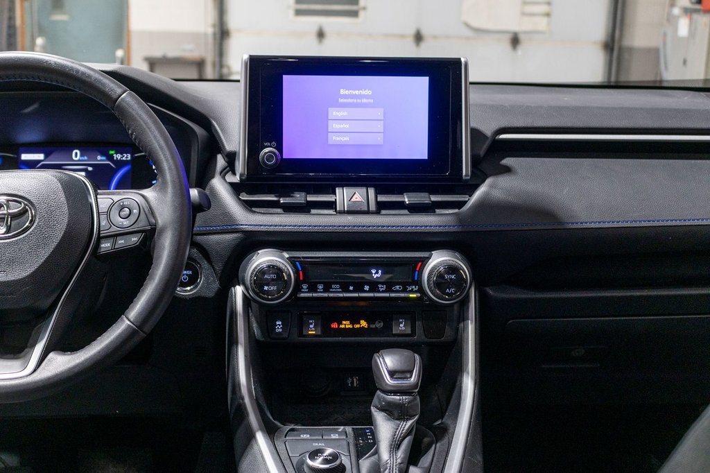 2023 Toyota RAV4 Hybride SE **JAMAIS ACCIDENTÉ+TOIT+CARPLAY+CAMÉRA+MAG** in Charlemagne, Quebec - 8 - w1024h768px