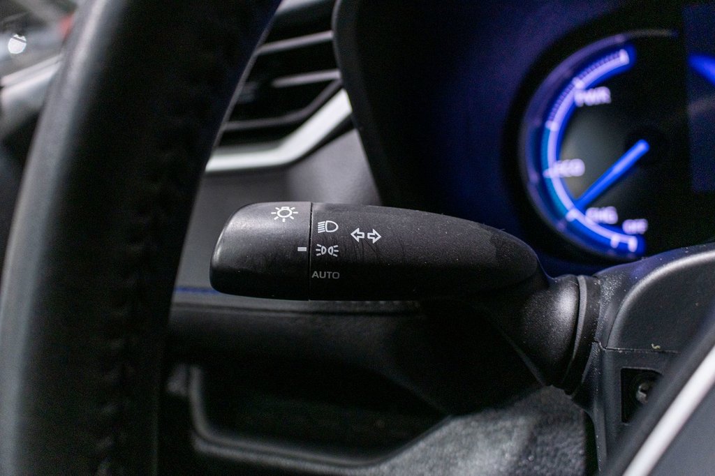 2023 Toyota RAV4 Hybride SE **JAMAIS ACCIDENTÉ+TOIT+CARPLAY+CAMÉRA+MAG** in Charlemagne, Quebec - 18 - w1024h768px