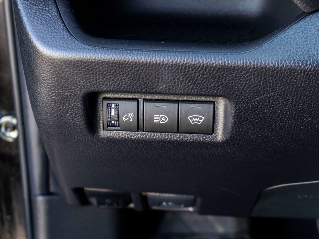 2023 Toyota RAV4 LE AWD**JAMAIS ACCIDENTÉ + SIÈGES AVANT CHAUFFANTS in Charlemagne, Quebec - 22 - w1024h768px