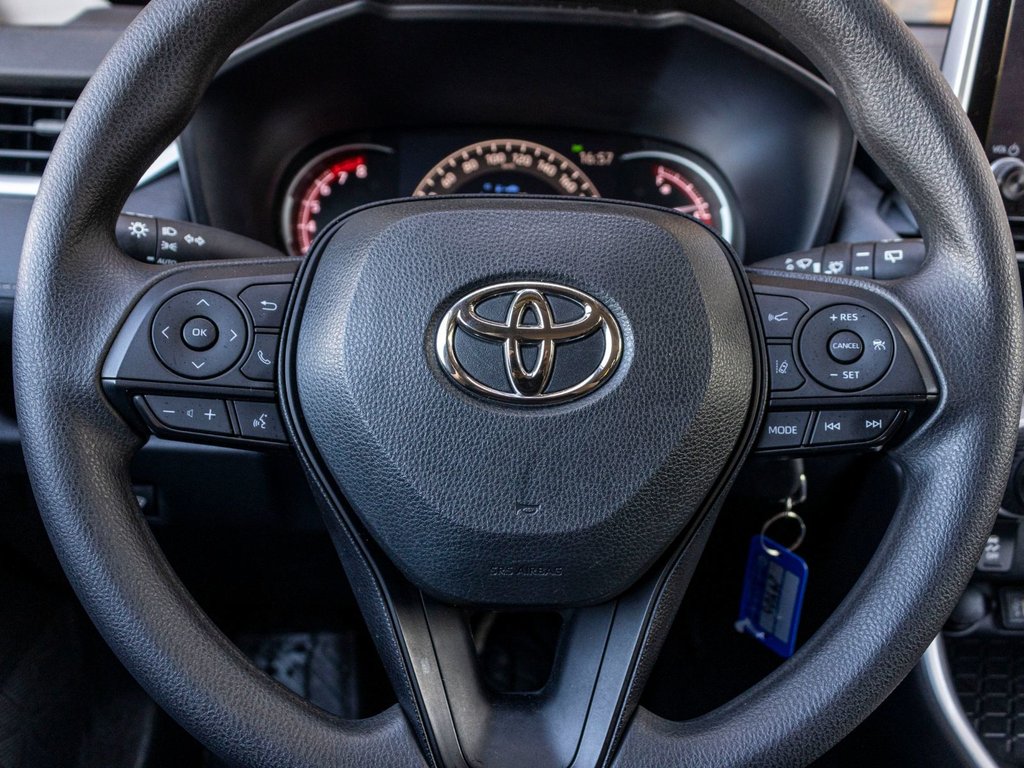 2023 Toyota RAV4 LE AWD**JAMAIS ACCIDENTÉ + SIÈGES AVANT CHAUFFANTS in Charlemagne, Quebec - 10 - w1024h768px