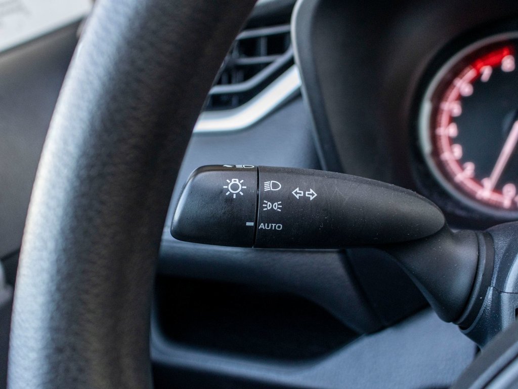 2023 Toyota RAV4 LE AWD**JAMAIS ACCIDENTÉ + SIÈGES AVANT CHAUFFANTS in Charlemagne, Quebec - 20 - w1024h768px