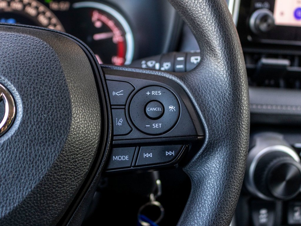 2023 Toyota RAV4 LE AWD**JAMAIS ACCIDENTÉ + SIÈGES AVANT CHAUFFANTS in Charlemagne, Quebec - 12 - w1024h768px