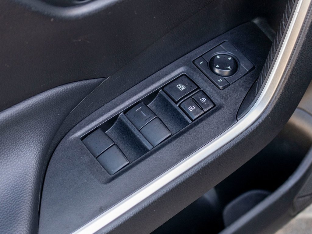 2023 Toyota RAV4 LE AWD**JAMAIS ACCIDENTÉ + SIÈGES AVANT CHAUFFANTS in Charlemagne, Quebec - 28 - w1024h768px
