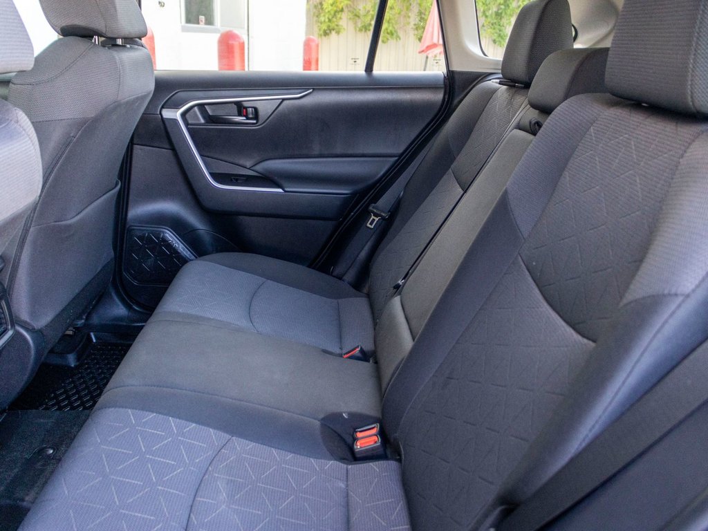 2023 Toyota RAV4 LE AWD**JAMAIS ACCIDENTÉ + SIÈGES AVANT CHAUFFANTS in Charlemagne, Quebec - 29 - w1024h768px
