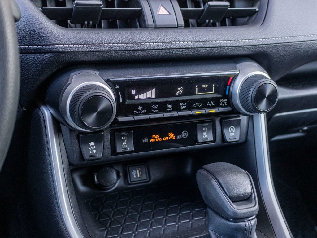 2023 Toyota RAV4 LE AWD**JAMAIS ACCIDENTÉ + SIÈGES AVANT CHAUFFANTS in Charlemagne, Quebec - 14 - w1024h768px