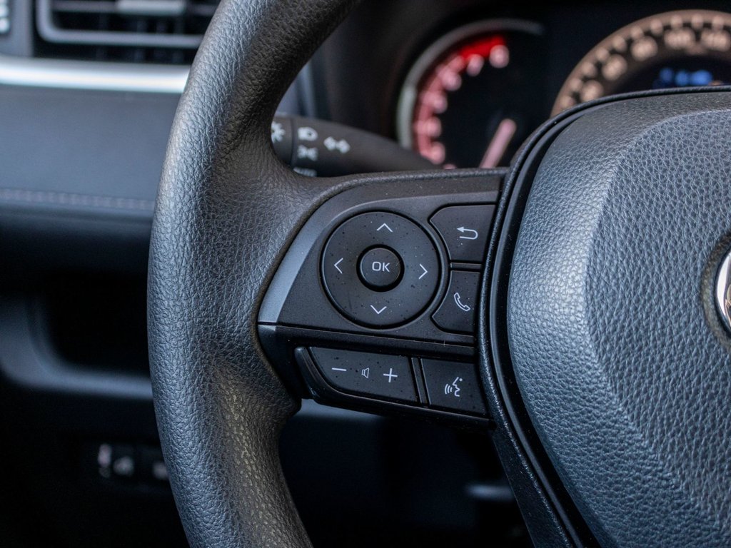 2023 Toyota RAV4 LE AWD**JAMAIS ACCIDENTÉ + SIÈGES AVANT CHAUFFANTS in Charlemagne, Quebec - 11 - w1024h768px